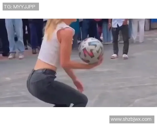 足球明星与美女亲密合影展现魅力瞬间引发粉丝热议 足球明星与美女亲密合影展现魅力瞬间引发粉丝热议