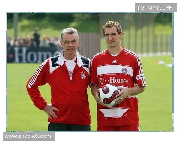 从绿茵场到教练席退役足球明星的执教之路与挑战